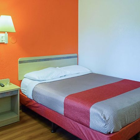 West Ashley Inn Чарлстън Екстериор снимка