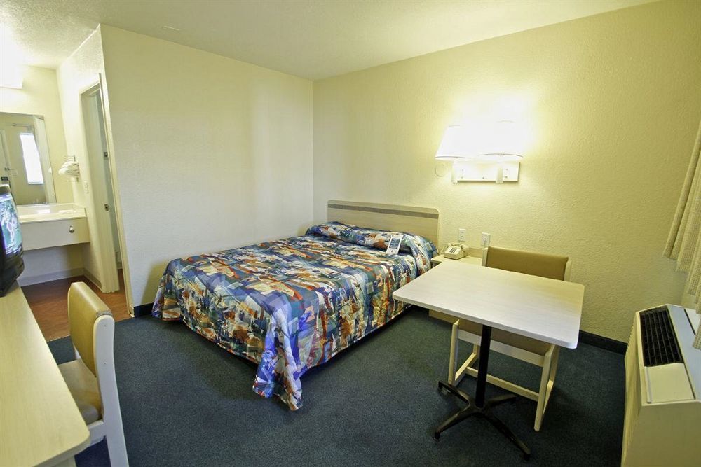 West Ashley Inn Чарлстън Екстериор снимка