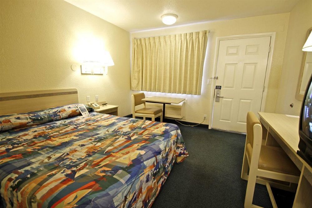 West Ashley Inn Чарлстън Екстериор снимка
