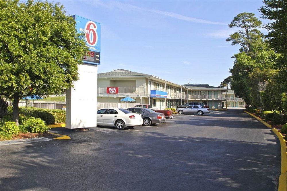 West Ashley Inn Чарлстън Екстериор снимка